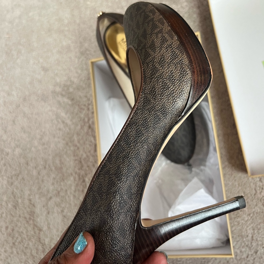 Michael Kors Textured Brown Heels
